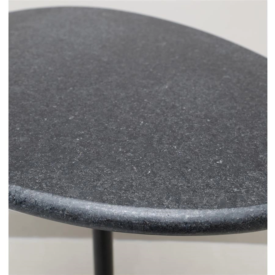 mesa lateral orgânica em granito preto brisa
