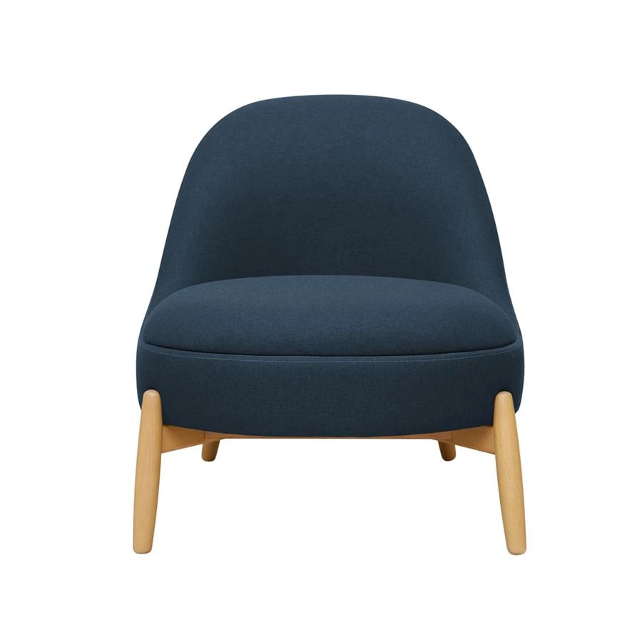 poltrona arredondada em linho e madeira evolve