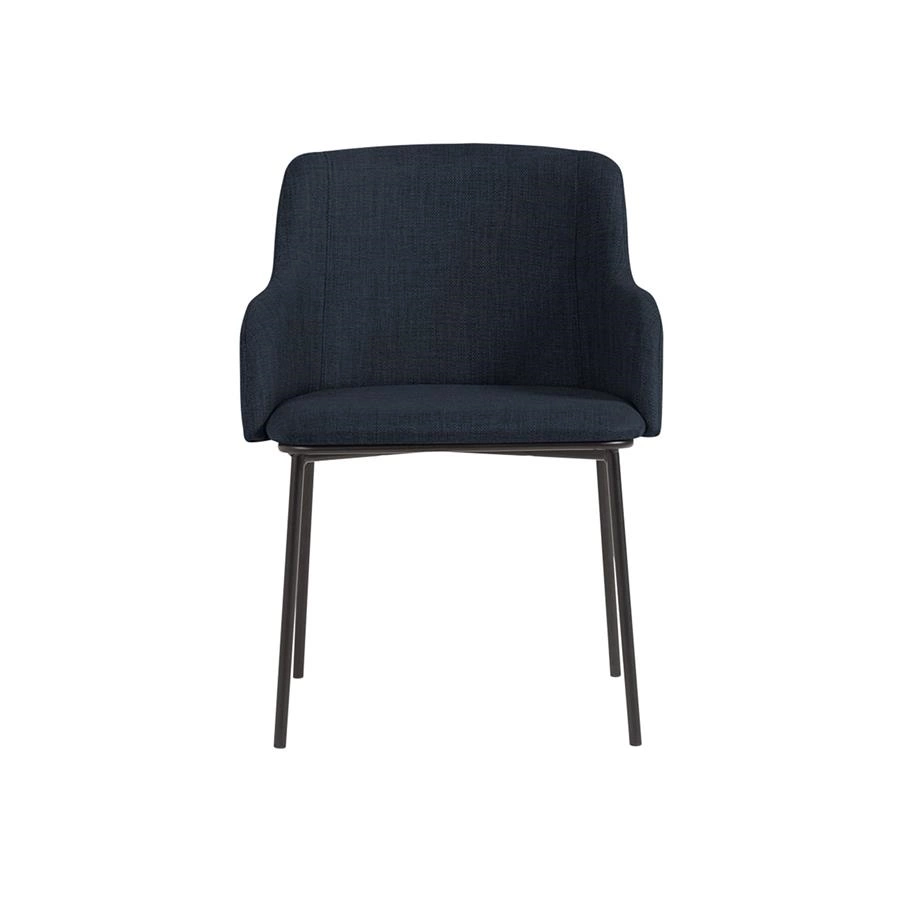 poltrona estofada com base em metal mitte