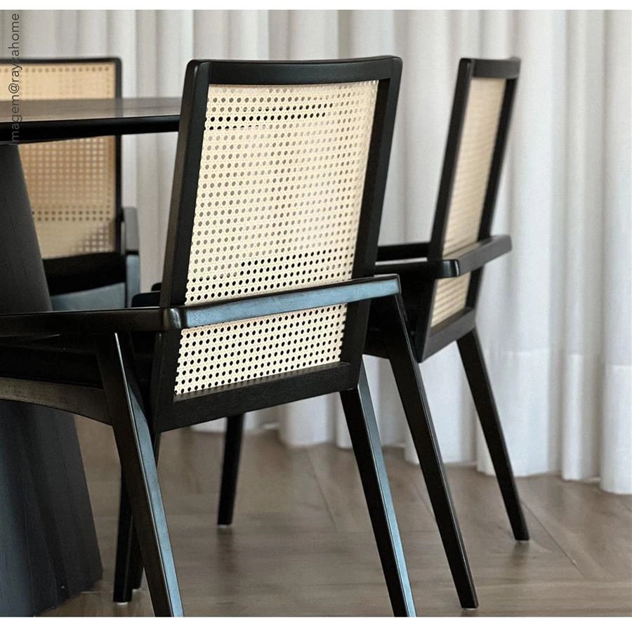 cadeira preta com palha maiorca