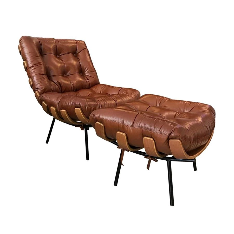 poltrona com puff costela em couro natural