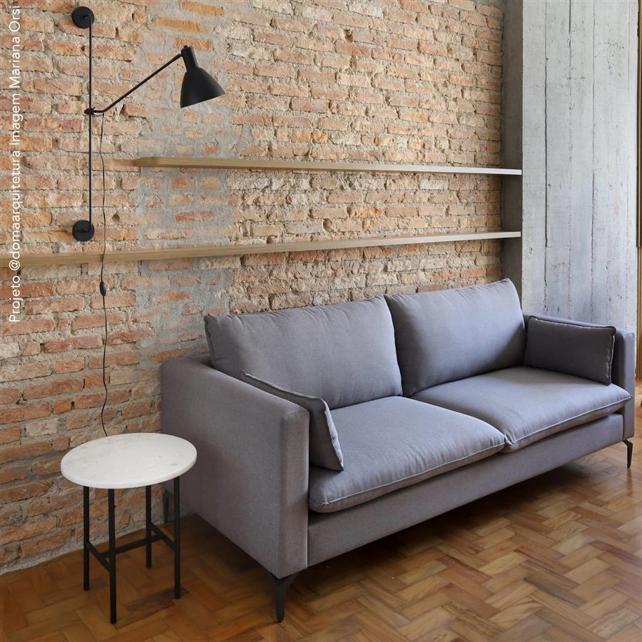 mesa lateral redonda em marmore espirito santo drops